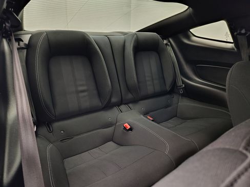 Used 2018 Ford Mustang Coupe image 24