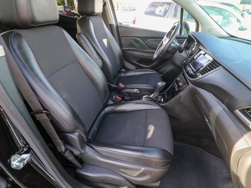 Used 2021 Buick Encore Preferred image 22