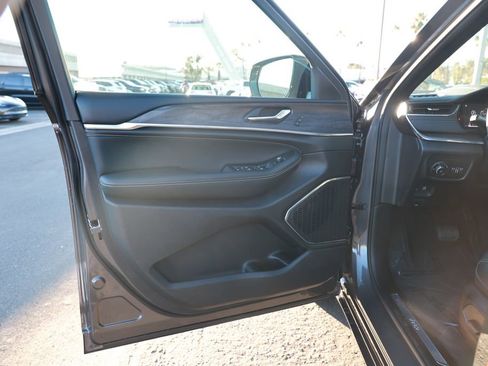 New 2025 Jeep Grand Cherokee L Overland image 11