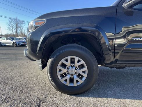 Used 2018 Toyota Tacoma SR5 image 19