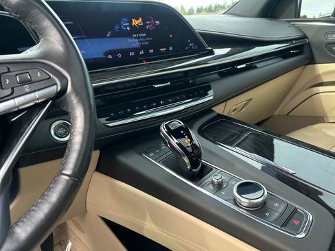 Used 2024 Cadillac Escalade Premium Luxury AWD/4WD image 21