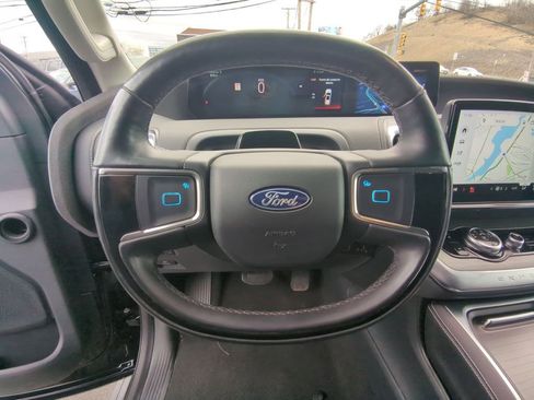 Used 2025 Ford Expedition Platinum image 23