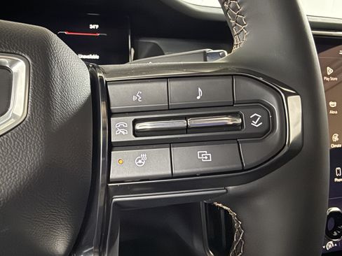 New 2025 GMC Acadia AT4 w/ Luxury Package AWD/4WD image 21