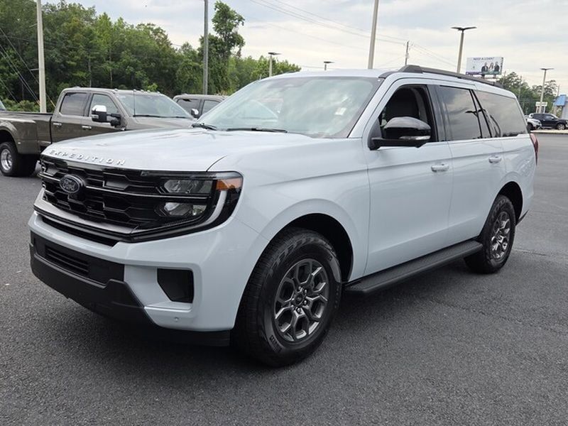 New 2026 Ford Expedition Active RWD image 3