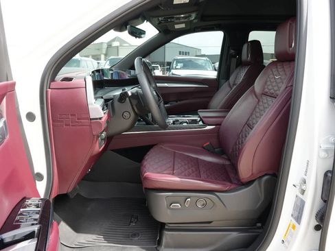 Used 2025 Cadillac Escalade Sport w/ Touring Package AWD/4WD image 15