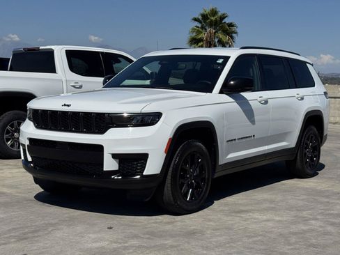 Used 2024 Jeep Grand Cherokee L Laredo AWD/4WD image 3