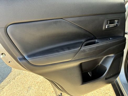 Used 2019 Mitsubishi Outlander SEL FWD image 18