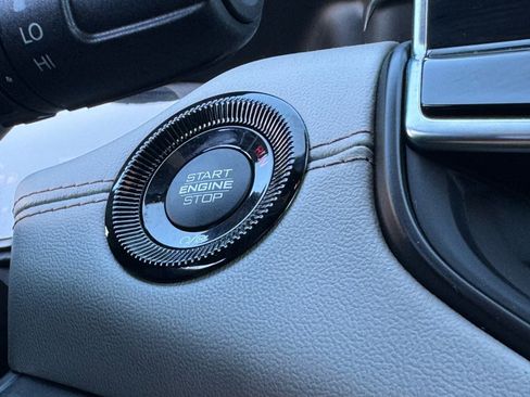 Used 2025 Jeep Compass Limited image 32