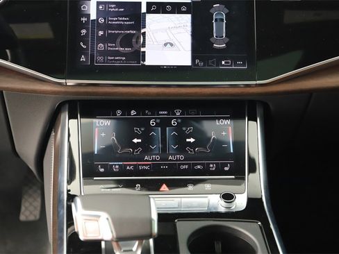 Used 2025 Audi Q8 Prestige w/ Prestige Package image 20