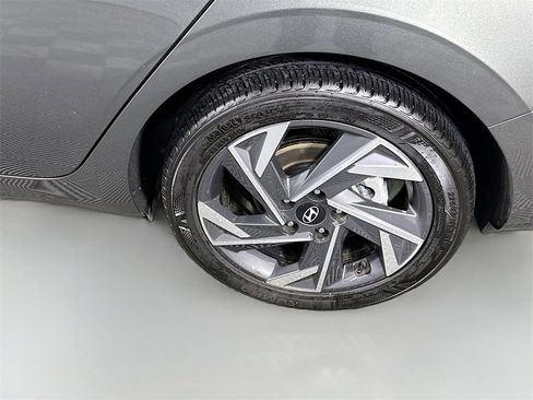Used 2025 Hyundai Elantra SEL image 36