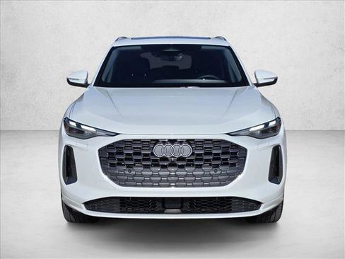 Certified 2025 Audi Q5 Premium w/ Convenience Package image 2