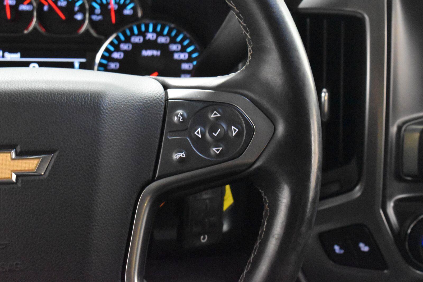 Used 2015 Chevrolet Silverado 1500 LT w/ LT Convenience Package AWD/4WD image 8