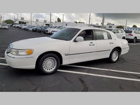 Used 2001 Lincoln Town Car Executive image 35
