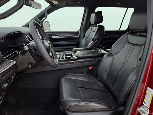 Used 2024 Jeep Wagoneer L Series II image 13