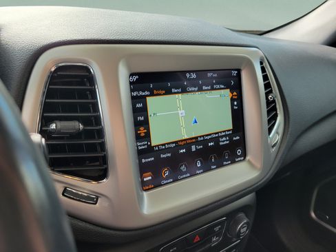 Certified 2021 Jeep Compass Latitude w/ Sun and Sound Group FWD image 17