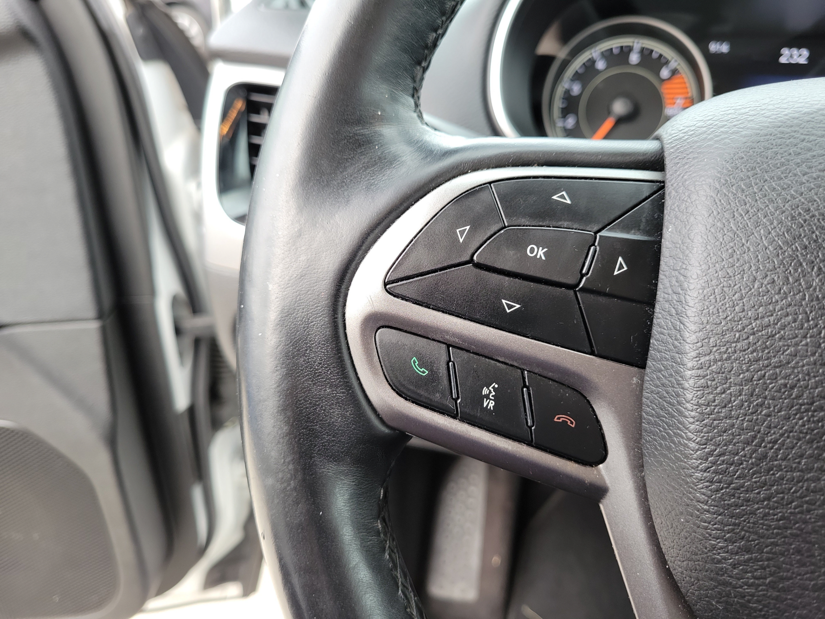 Used 2019 Jeep Cherokee Limited FWD image 25