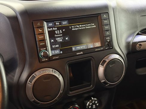 Used 2017 Jeep Wrangler Unlimited Sport image 23