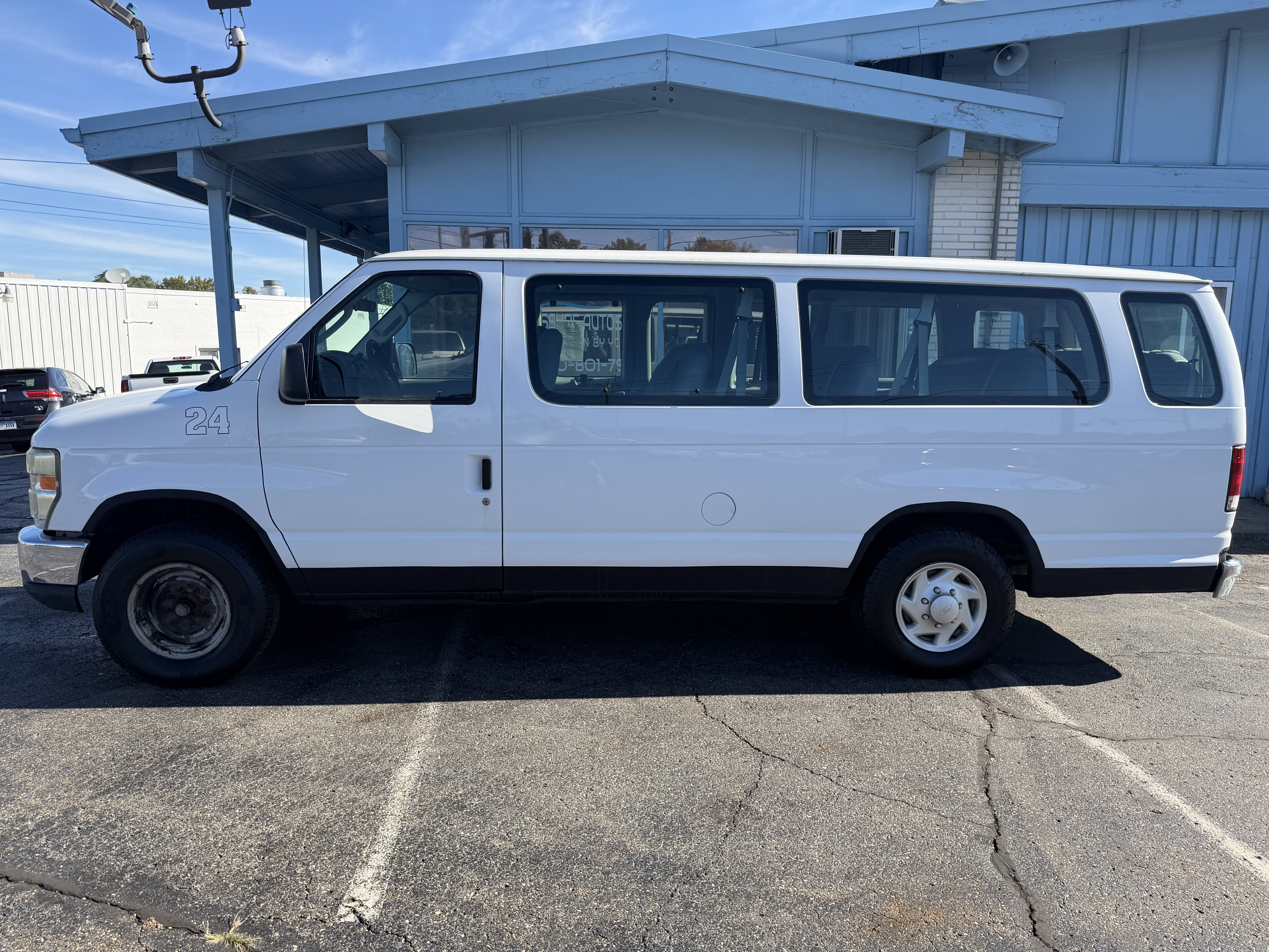 Used 2008 Ford E-350 and Econoline 350 XL RWD image 2