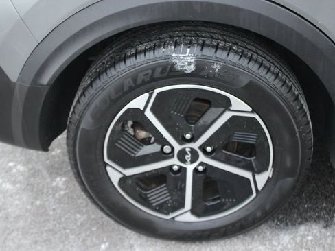 Used 2023 Kia Niro EX image 28