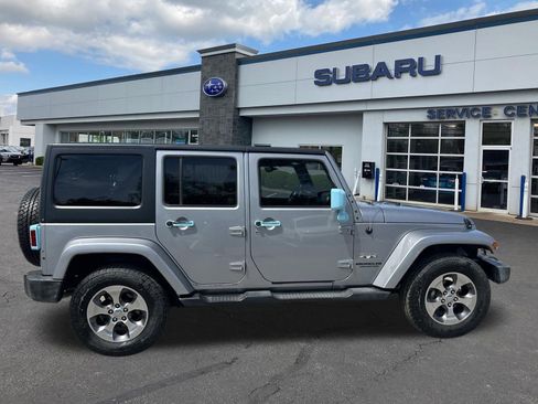 Used 2016 Jeep Wrangler Unlimited Sahara w/ Connectivity Group AWD/4WD image 8