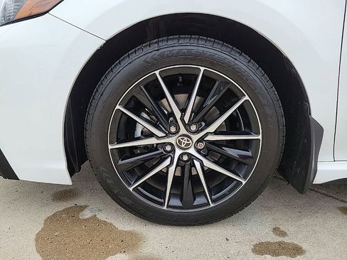 Used 2023 Toyota Camry SE w/ Cold Weather Package image 9