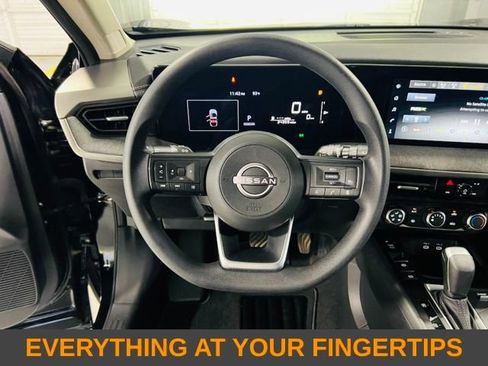 Used 2025 Nissan Kicks SV FWD image 5