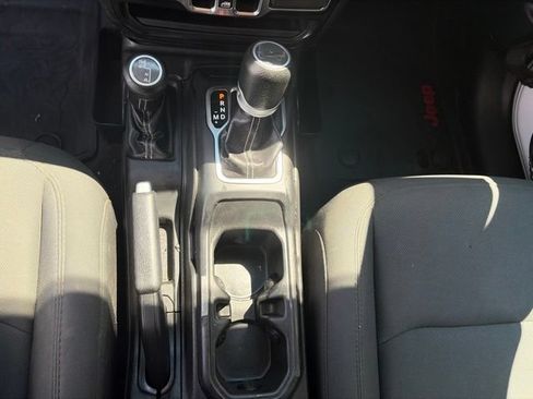 Used 2019 Jeep Wrangler Unlimited Sahara AWD/4WD image 12