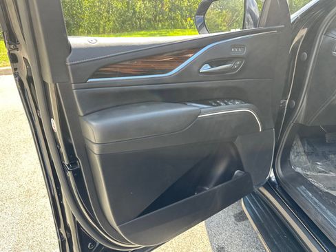 Used 2023 Cadillac Escalade ESV Premium Luxury image 30