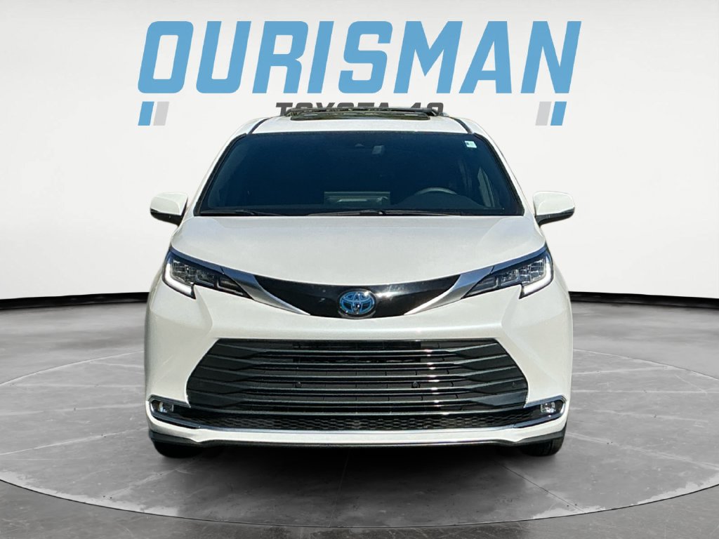 Used 2025 Toyota Sienna Limited AWD/4WD image 2