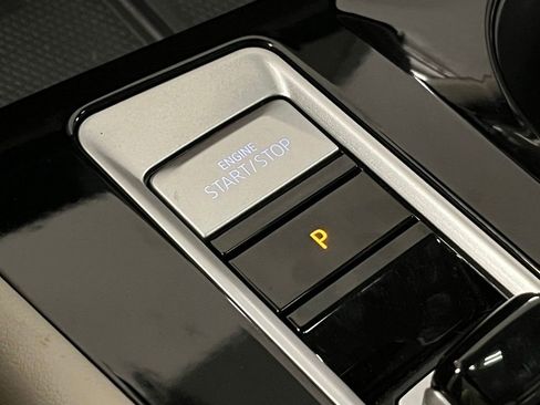 Used 2024 Volkswagen Atlas SE w/ Panoramic Sunroof Package AWD/4WD image 17