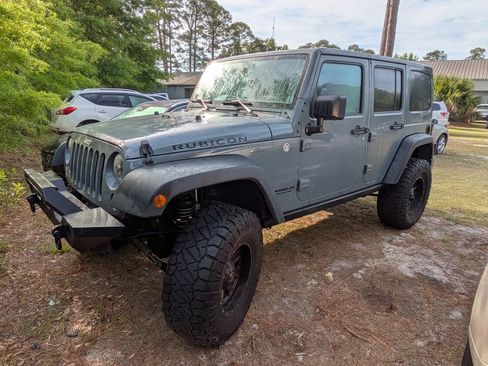 Used 2014 Jeep Wrangler Unlimited Rubicon w/ Max Tow Package image 3