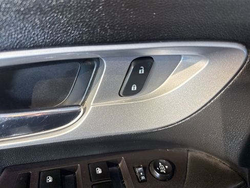 Used 2017 Chevrolet Equinox LT w/ Convenience Package image 16