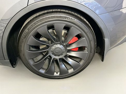 Used 2022 Tesla Model Y Performance image 11
