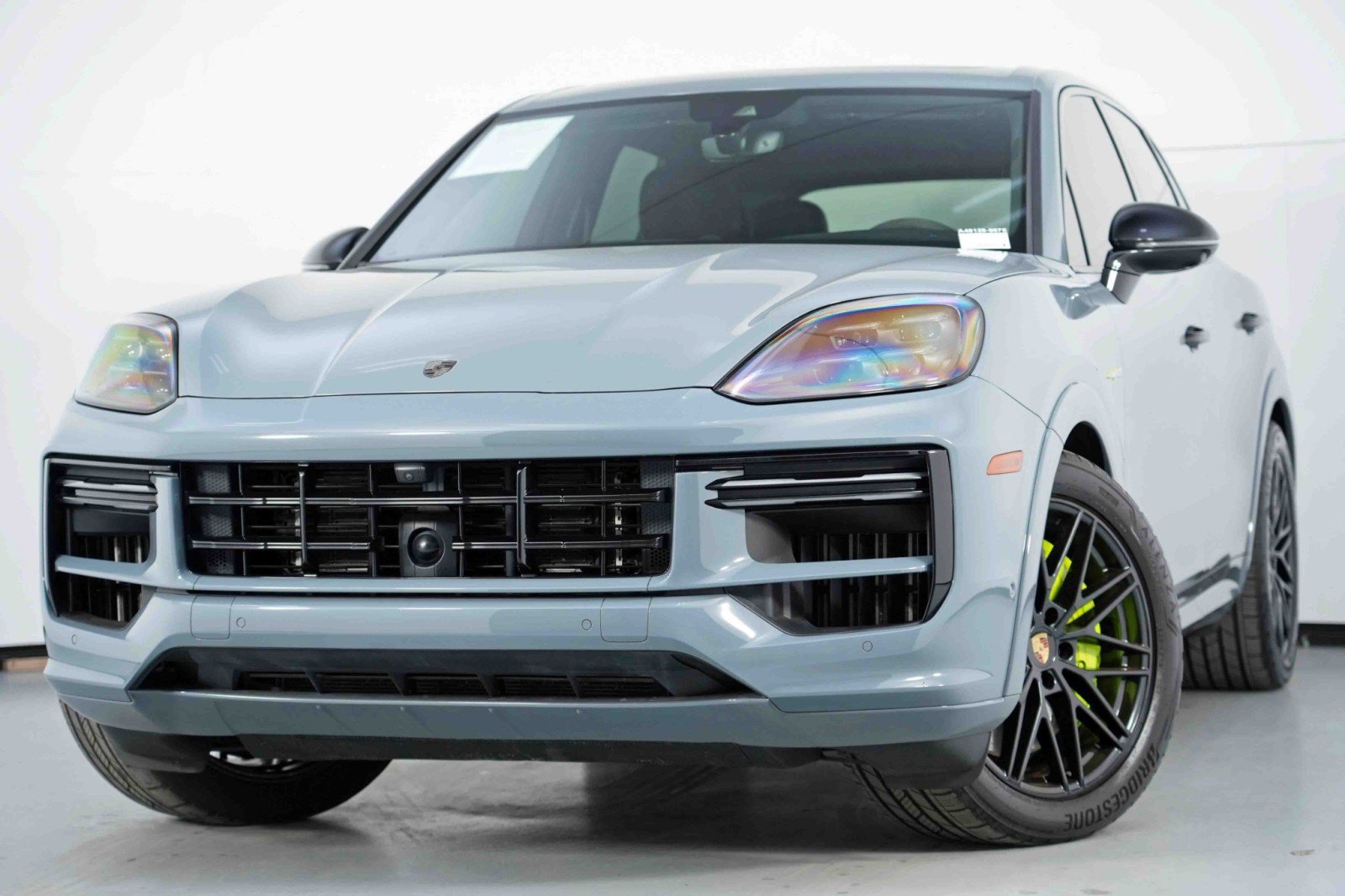 Used 2024 Porsche Cayenne Turbo AWD/4WD image 3