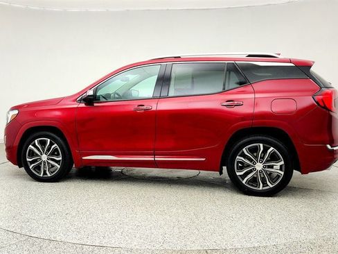 Used 2020 GMC Terrain Denali w/ Denali Premium Package FWD image 4