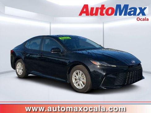 Used 2025 Toyota Camry LE image 1
