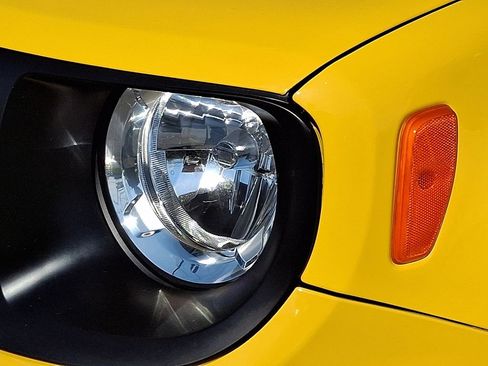 Used 2023 Jeep Renegade Latitude AWD/4WD image 12