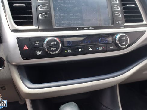 Used 2019 Toyota Highlander XLE FWD image 20