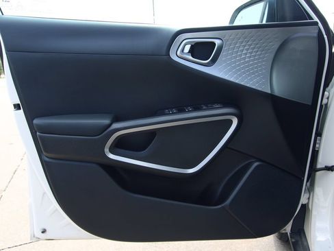 Used 2025 Kia Soul S FWD image 32