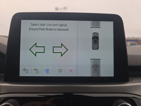 Used 2021 Ford Escape Titanium image 31