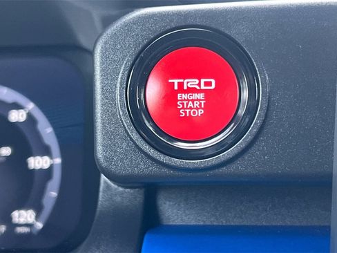 Certified 2025 Toyota Tacoma TRD Off-Road image 25