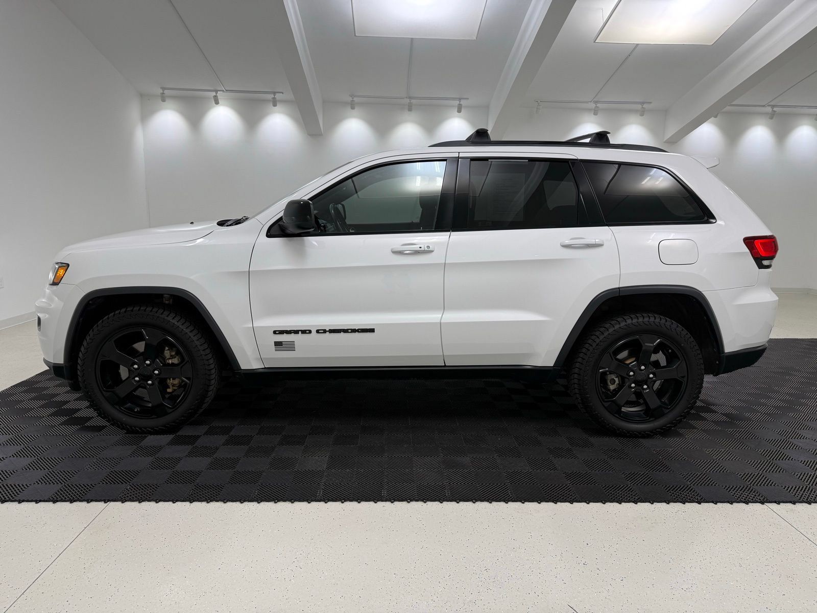 Used 2021 Jeep Grand Cherokee Freedom Edition AWD/4WD image 4