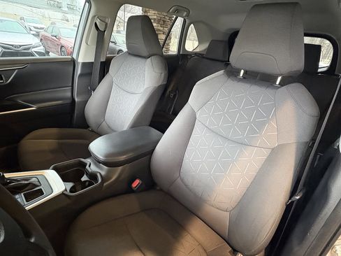 Used 2021 Toyota RAV4 XLE image 22