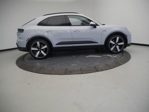 New 2026 Porsche Macan 4 Electric AWD/4WD image 8
