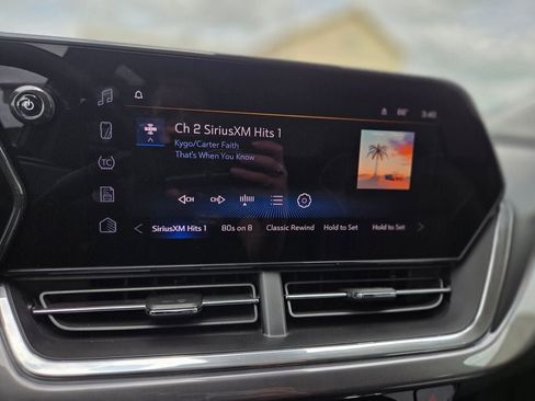 Used 2025 Chevrolet Trax ACTIV w/ Sunroof Package FWD image 19