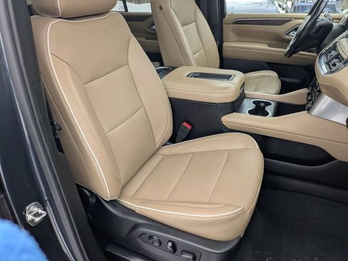 Used 2021 Chevrolet Tahoe Premier w/ Premium Package image 21