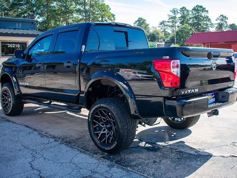 Used 2017 Nissan Titan S image 4