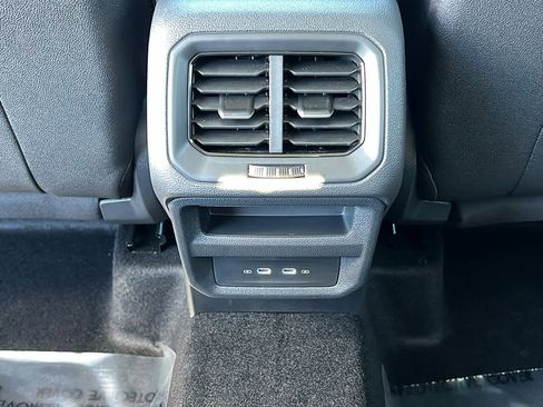 New 2026 Volkswagen Taos SE image 25