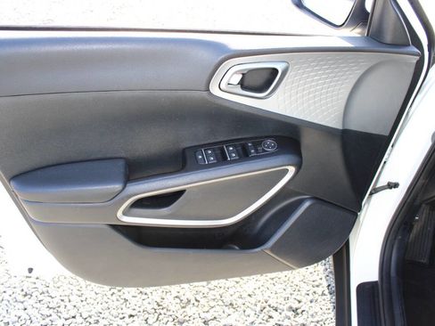 Used 2022 Kia Soul LX w/ Technology Package image 21