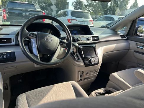 Used 2016 Honda Odyssey SE image 7